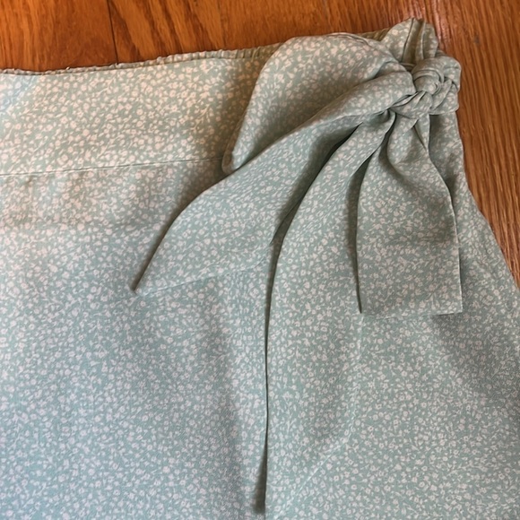 Gorgeous Lauren Conrad Mint Floral Side Zip Stretch Back Flowy Midi Skirt 1X - Picture 3 of 6